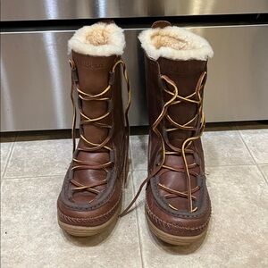 LL Bean Women's Wicked Good Lodge Boots size 7